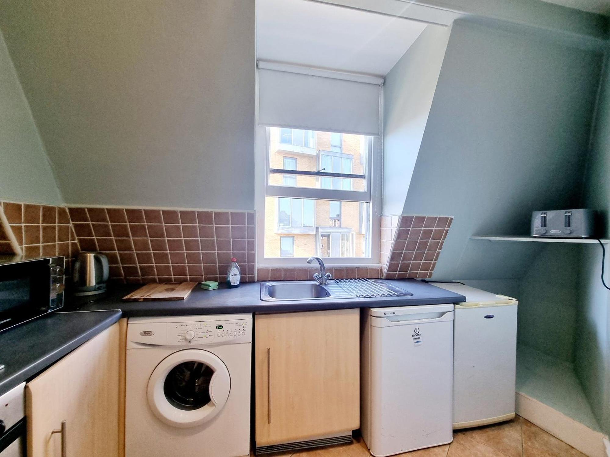 A7-top Flr 1 Bed Flat Near Elephant And Castle Londra